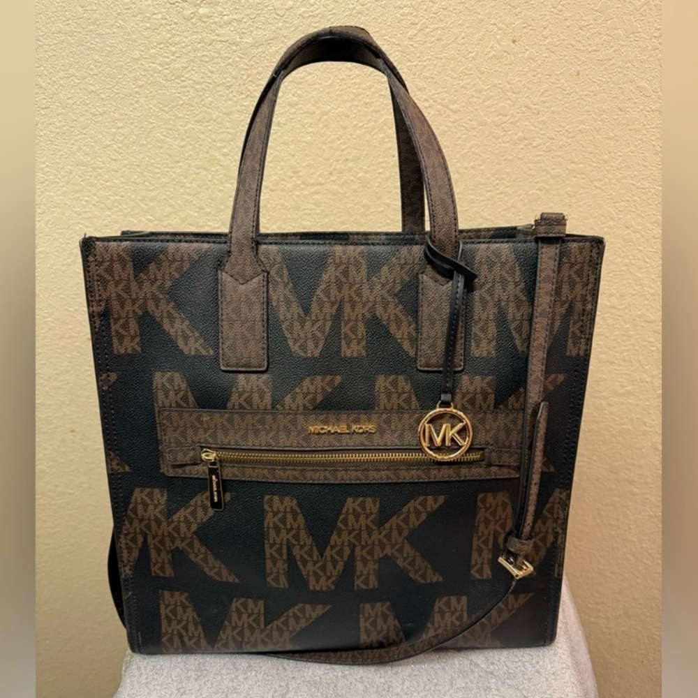 Michael Kors Kenly Large Graphic Logo Tote Bag